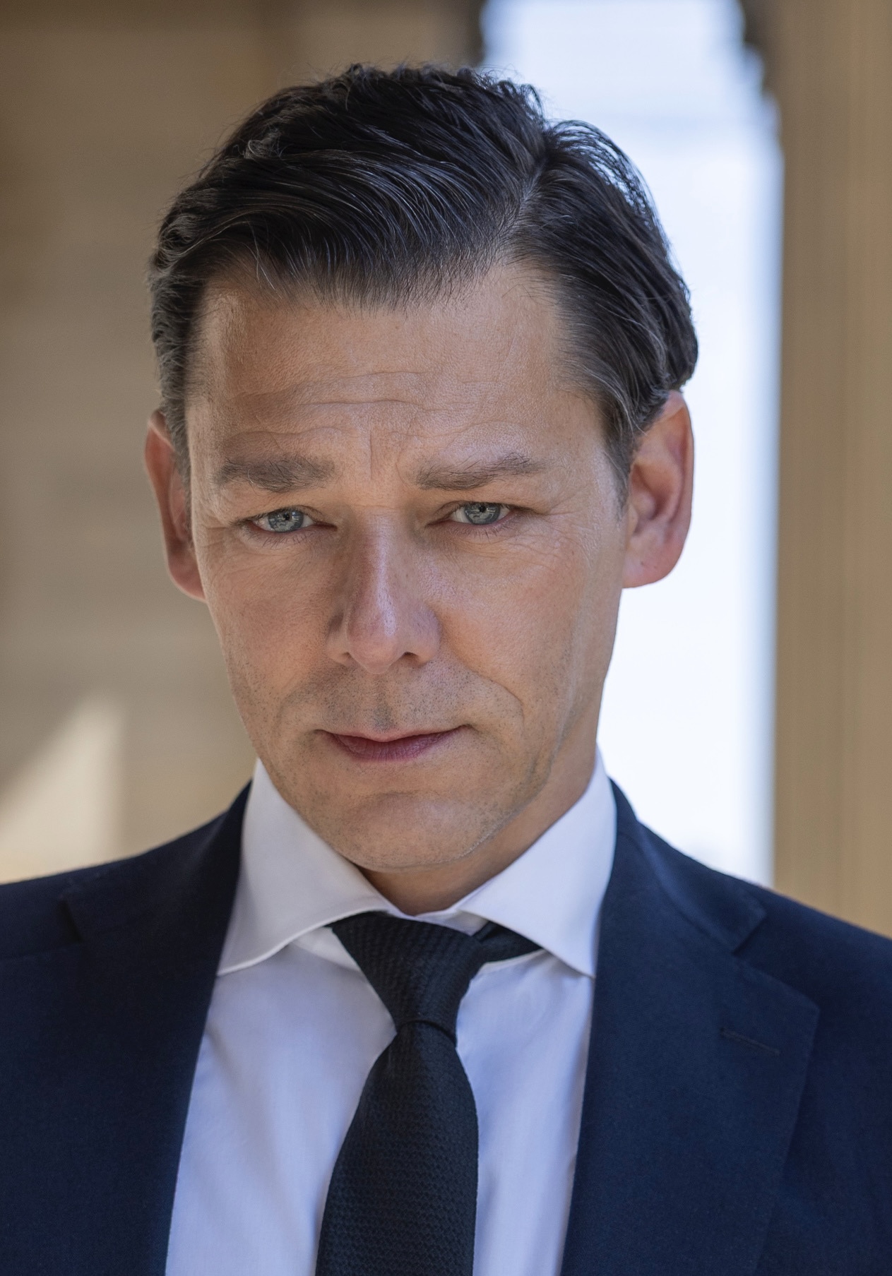 01) Richard Coyle – Headshot_24.7.25